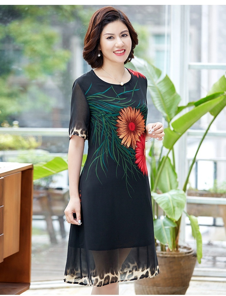 Chiêm ngưỡng vẻ đẹp quyến rũ của váy đầm họa tiết tuổi trung niên  Thời  trang  Việt Giải Trí